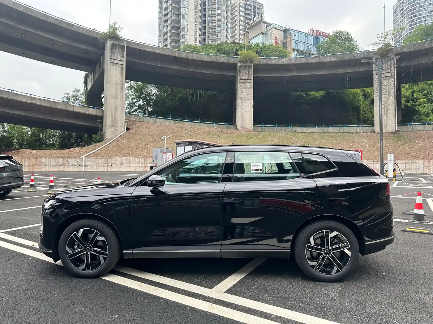 VOLVO XC70 PLUG-IN HYBRID