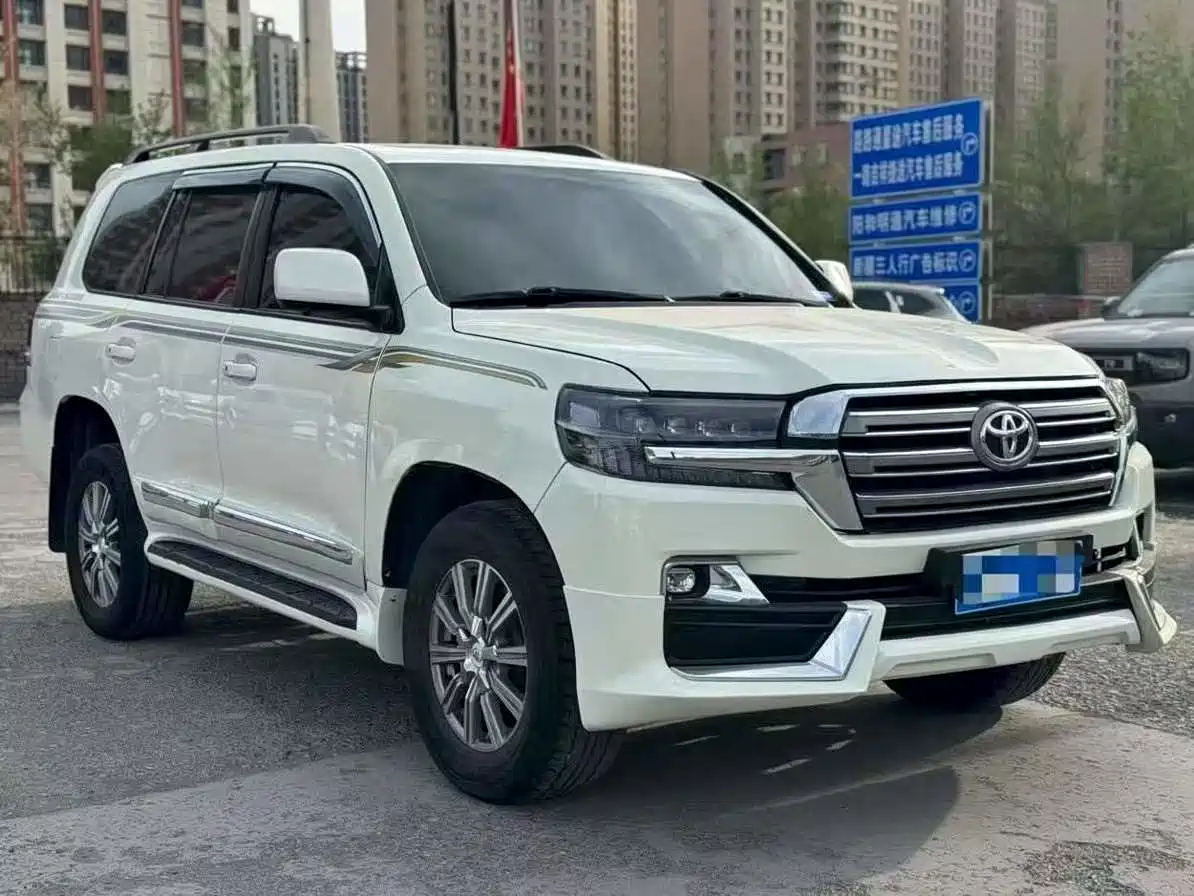 Toyota Land Cruiser 2012 4.0L Automatic VX фото 3