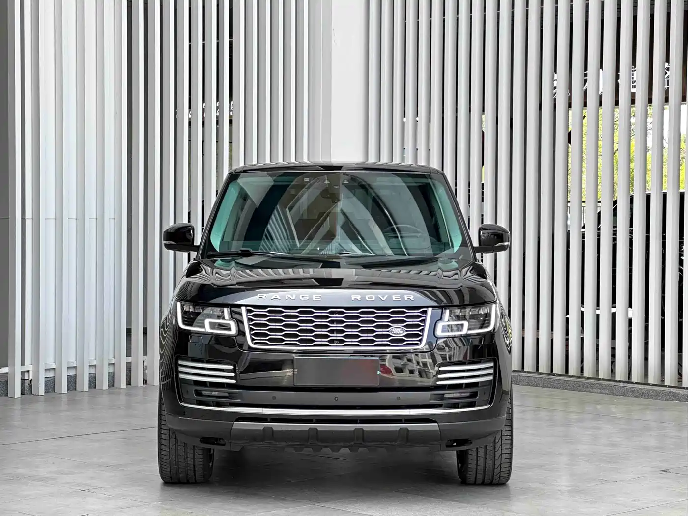 Land Rover Range Rover 2021 3.0 L6 Heritage Extended Classic Edition фото 2