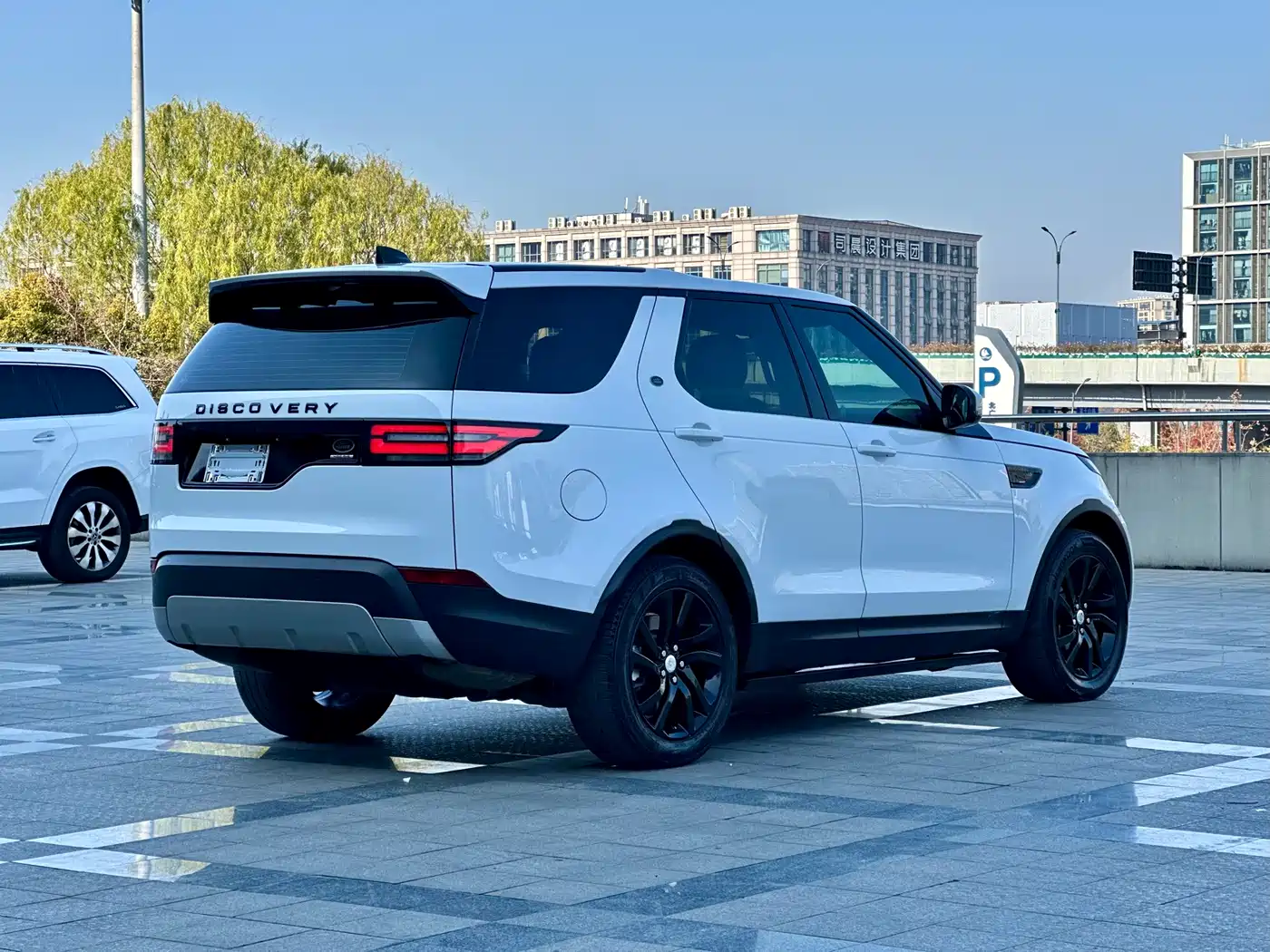 Land Rover Discovery 2018 3.0 SC V6 HSE фото 15