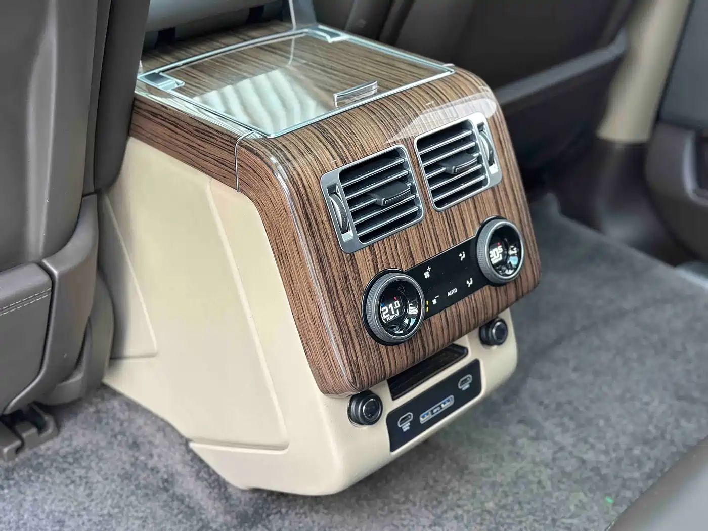 Land Rover Range Rover 2019 3.0 SC V6 Heritage Extended Edition фото 12