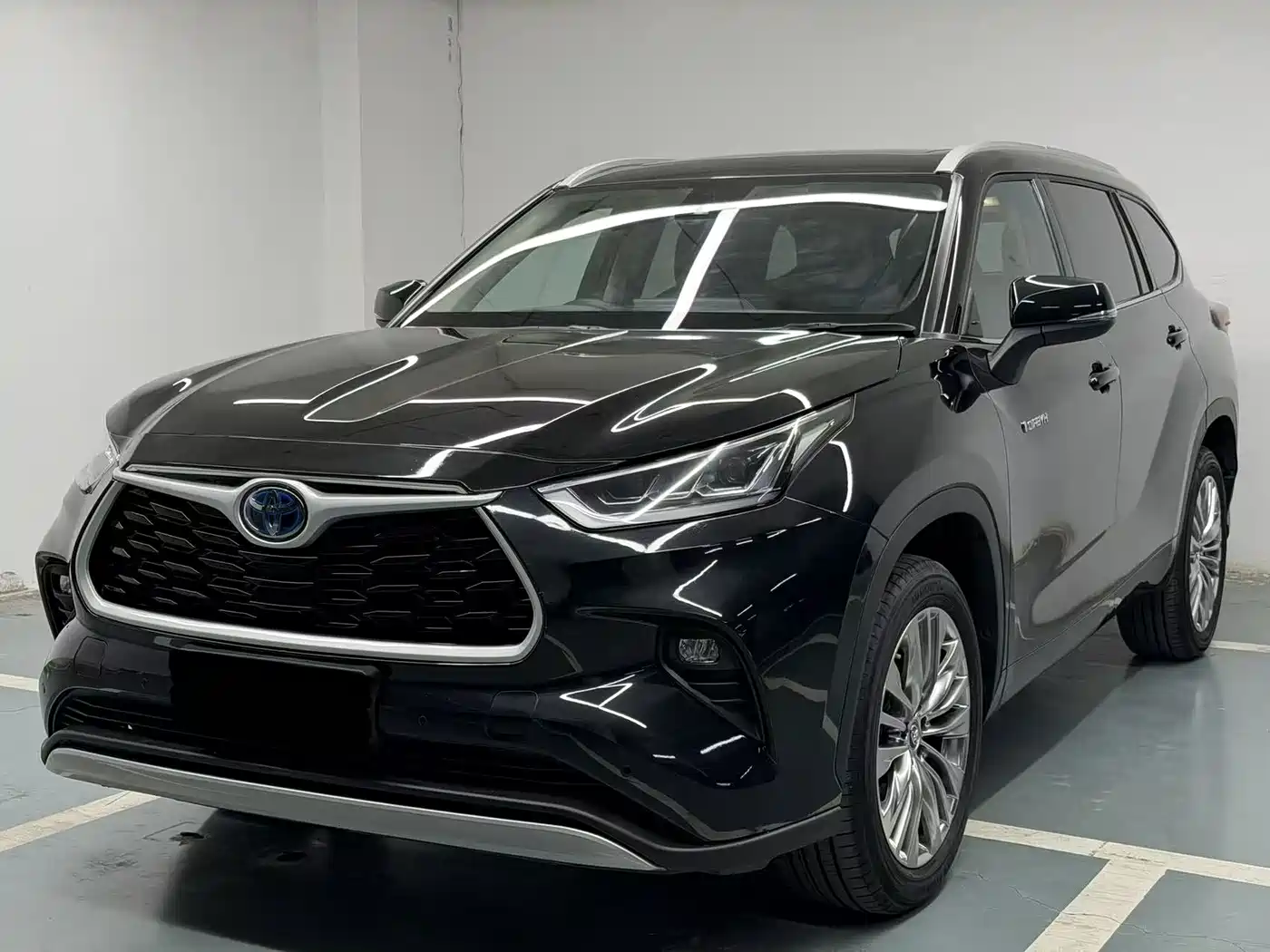 Toyota Highlander 2024 2.5L Smart Hybrid 4WD Premium 7-seater фото 3