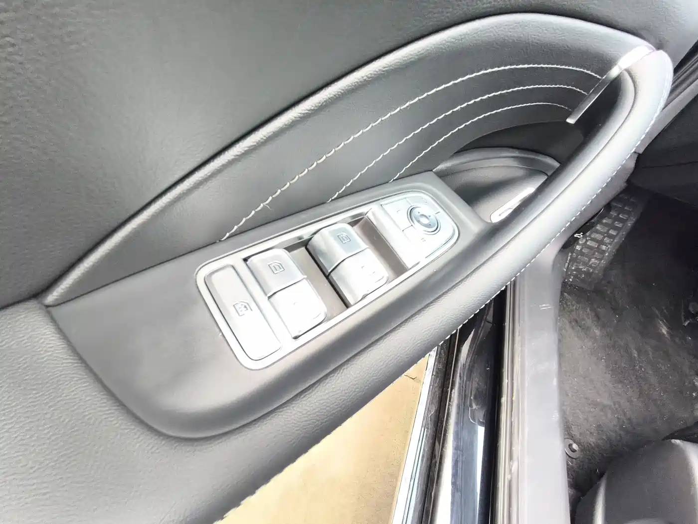 Hongqi H5 2023 1.5T DCT Smart Connect Joy Edition фото 6