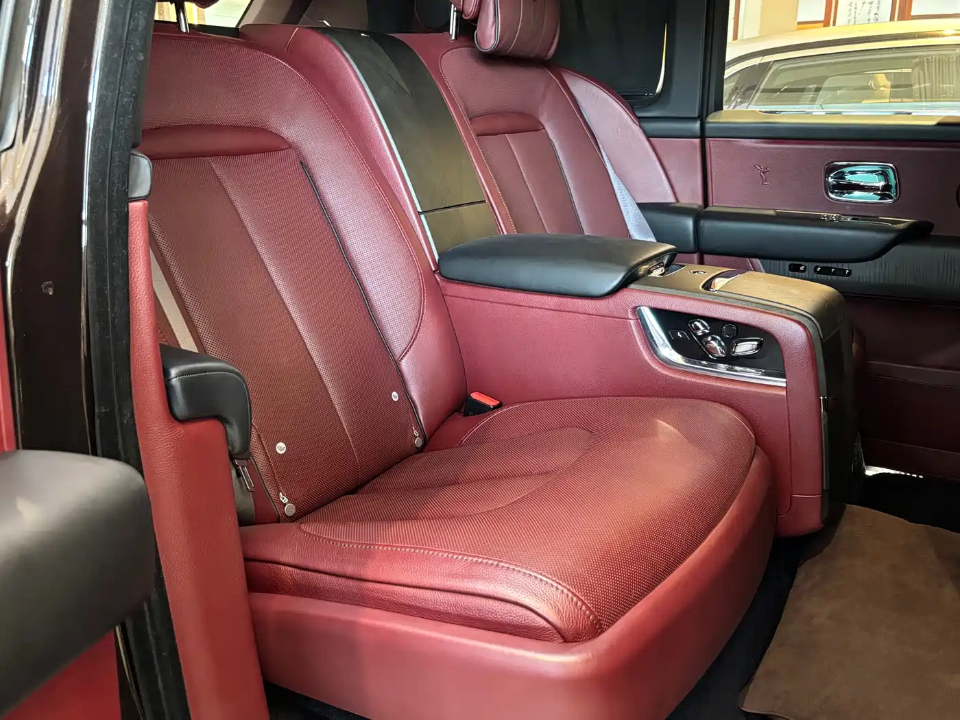 Rolls-Royce Cullinan 2018 4-Seater Version фото 8
