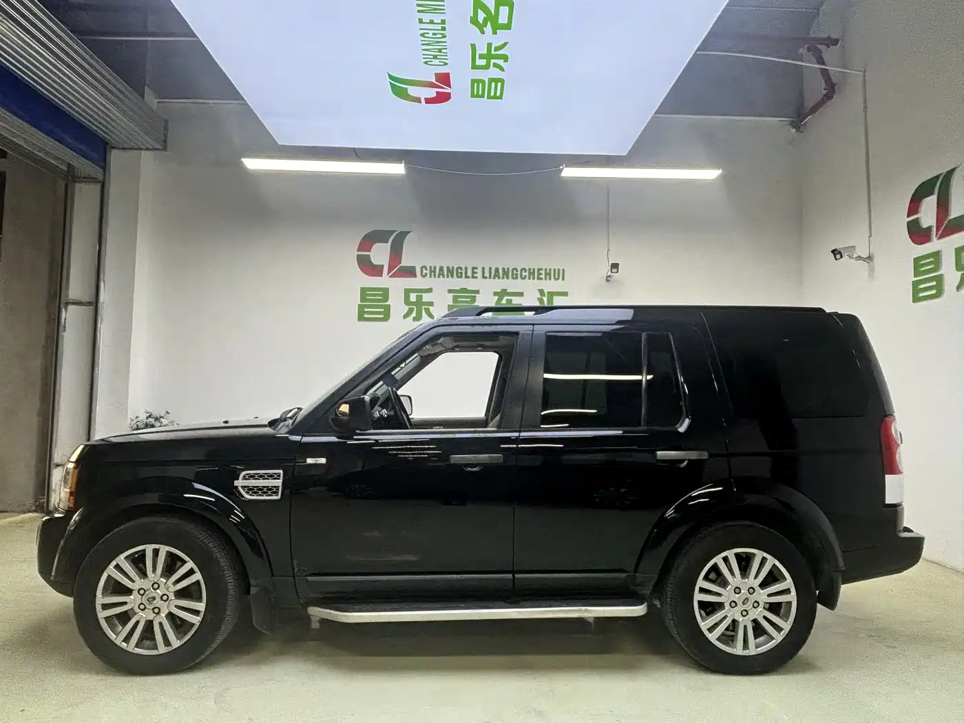 Land Rover Discovery 2012 5.0 V8 SE фото 3