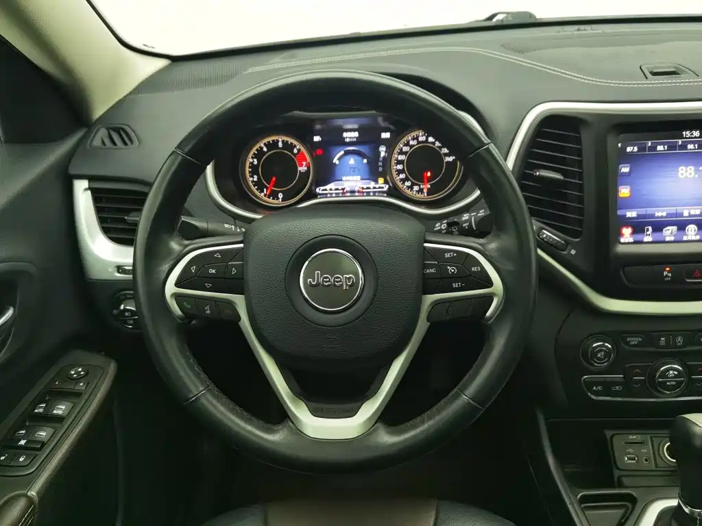 Photo 11 - Jeep Cherokee