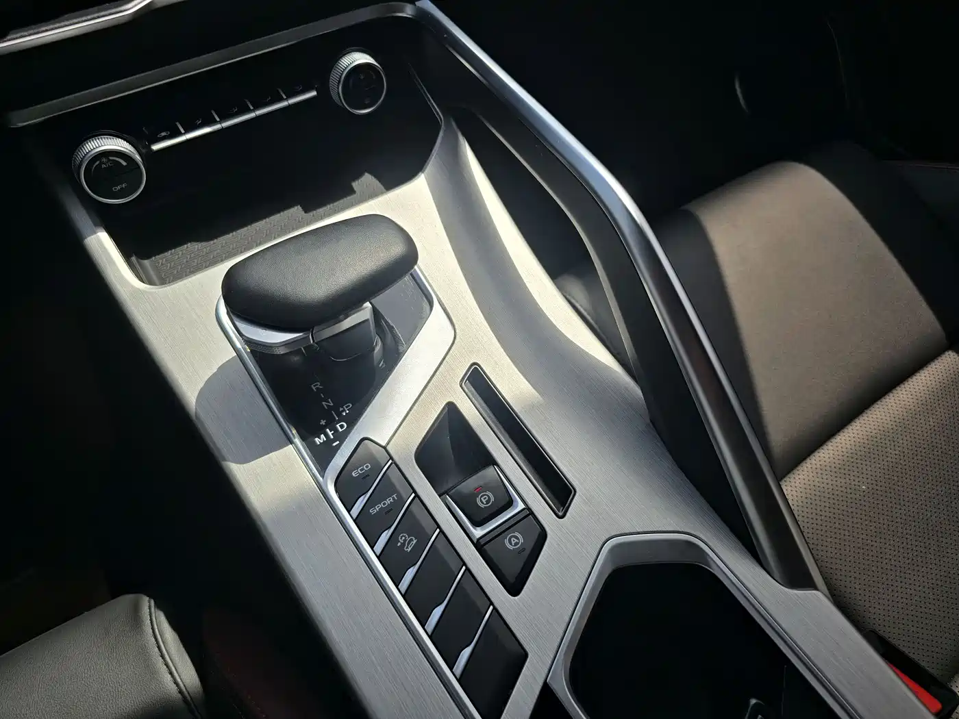 GEELY AUTOMOBILE BINYUE