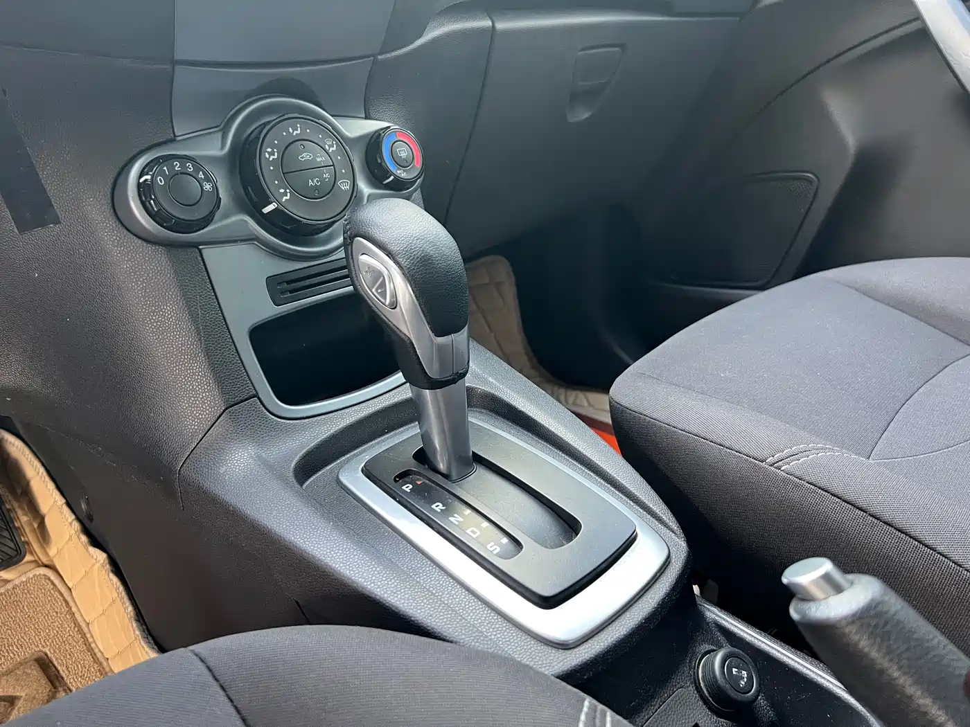 Ford Fiesta 2014 2013 Hatchback 1.5L Automatic Fashion