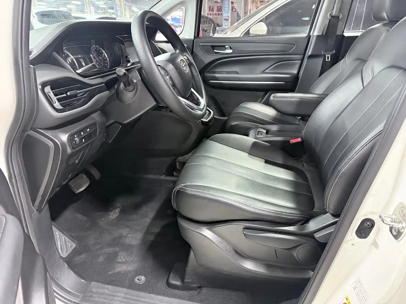 GAC Trumpchi Trumpchi M6 2019 270T Automatic Luxury (7-seater) China V фото 8