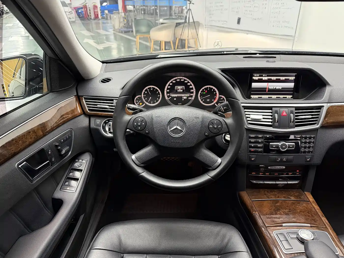 Mercedes-Benz E-Class 2012 E 300 L Elegance Model фото 9