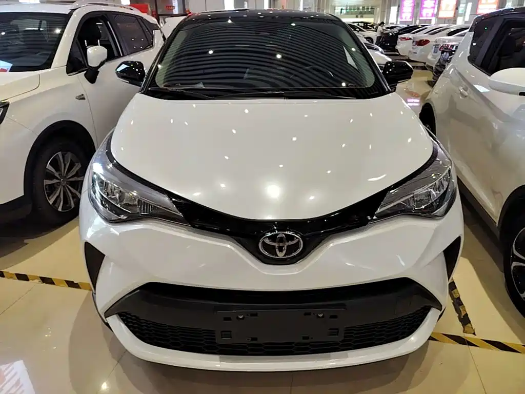 Фото 3 - Toyota C-HR