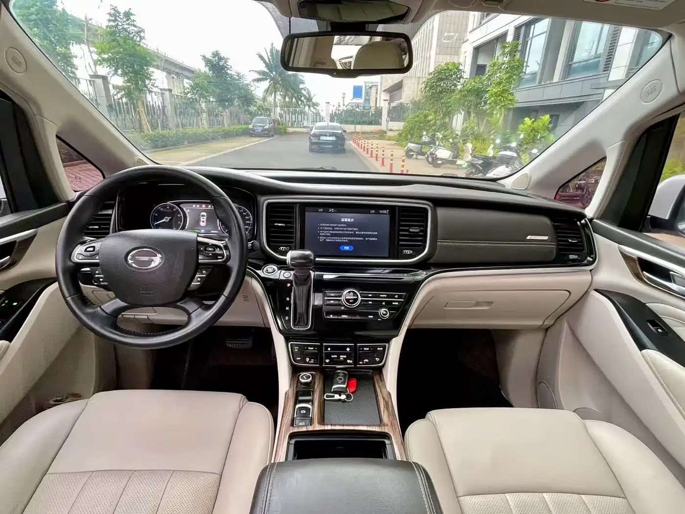 GAC Trumpchi Trumpchi M8 2018 320T Premium Edition фото 4