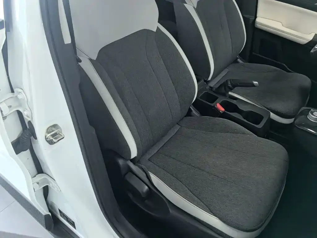 Фото 25 - Geely Geometry E Firefly