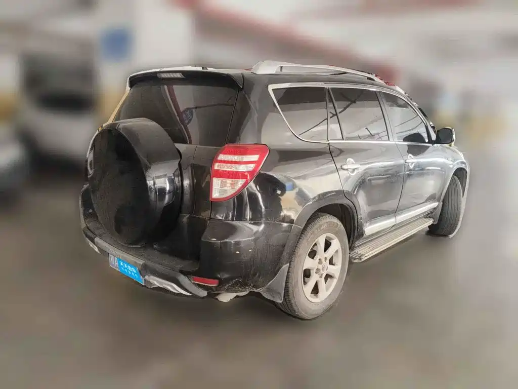 Фото 5 - Toyota RAV4