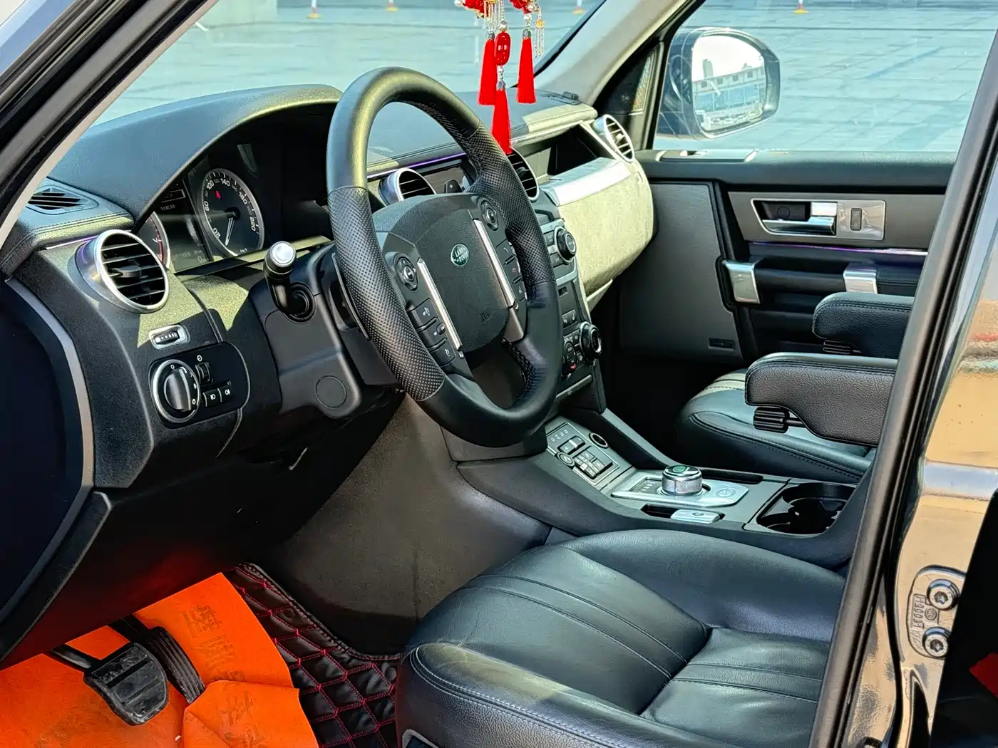 Land Rover Discovery 2015 3.0 SC V6 SE фото 8