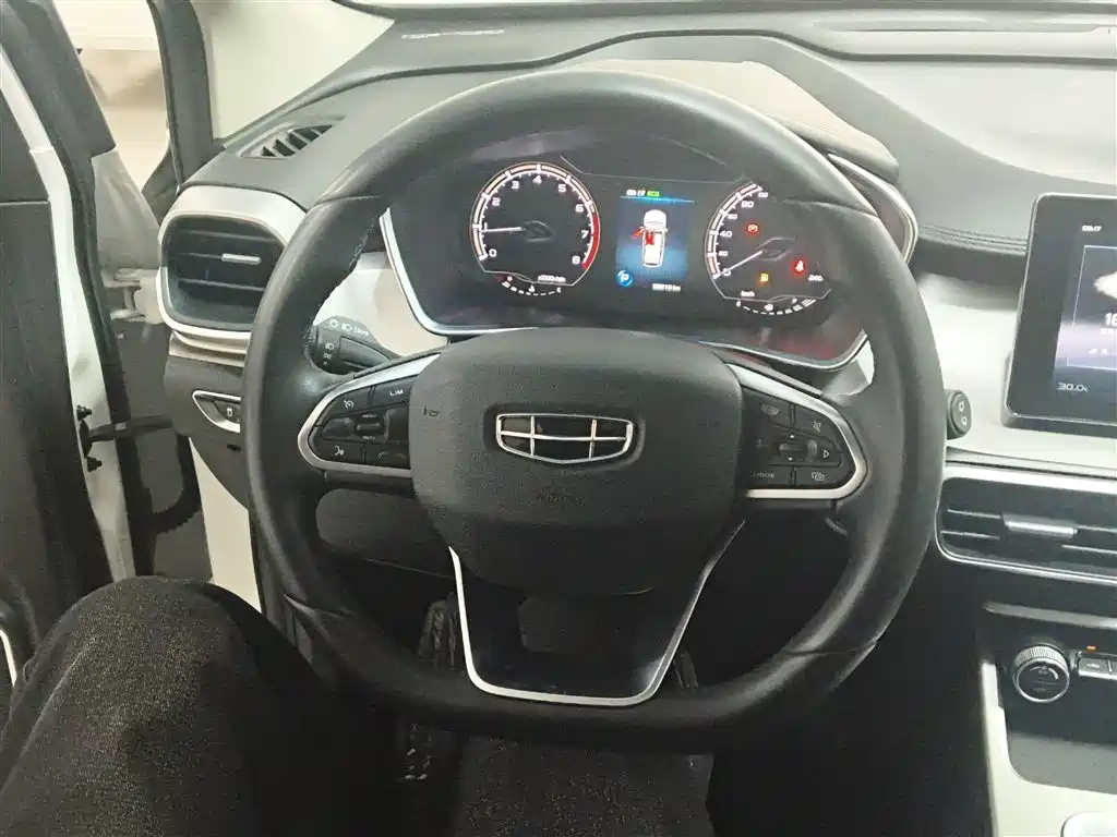 Фото 7 - Geely Coolray