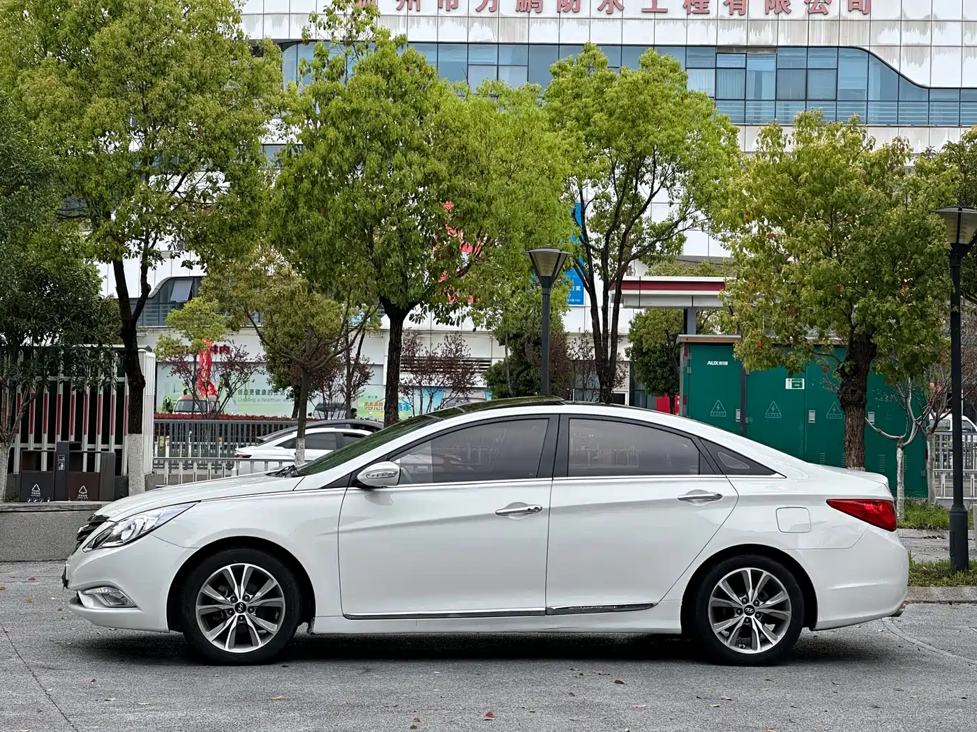 Hyundai Sonata 2014 2.0L Automatic Premium Edition фото 4