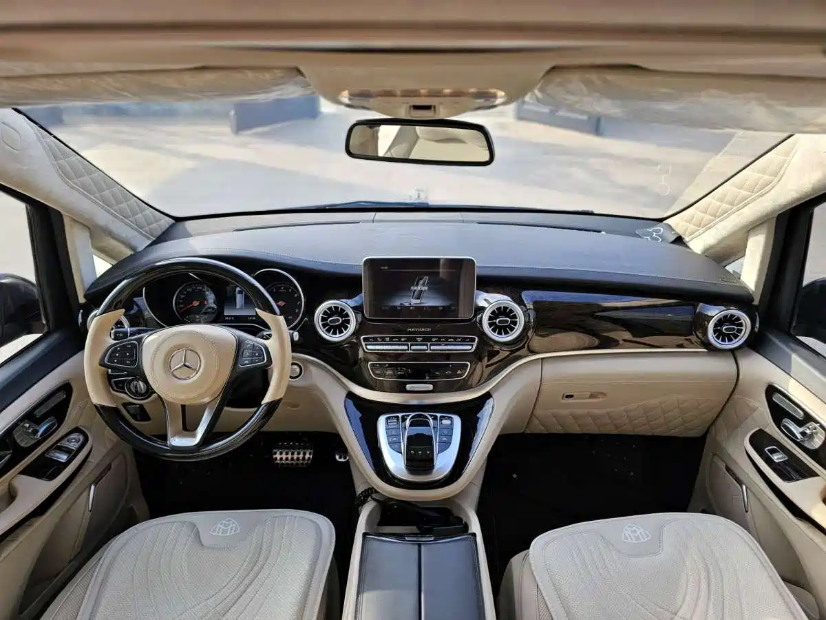 Mercedes-Benz V-Class 2018 V 260 L Premium Long Wheelbase Edition China VI фото 12