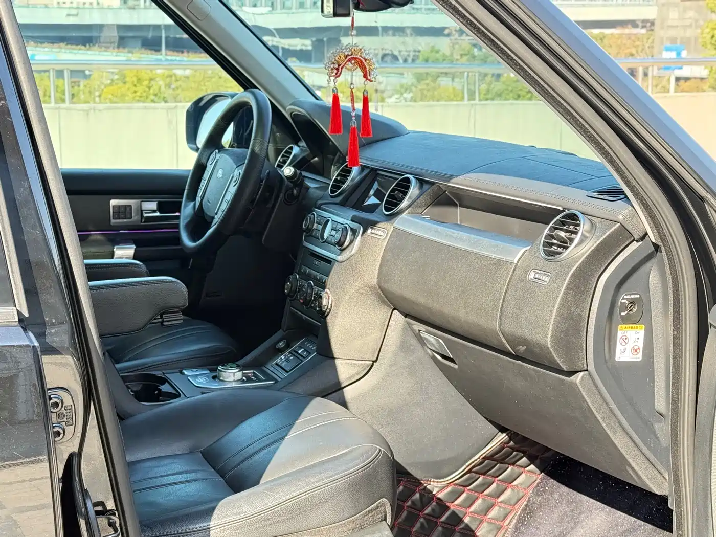 Land Rover Discovery 2015 3.0 SC V6 SE фото 4