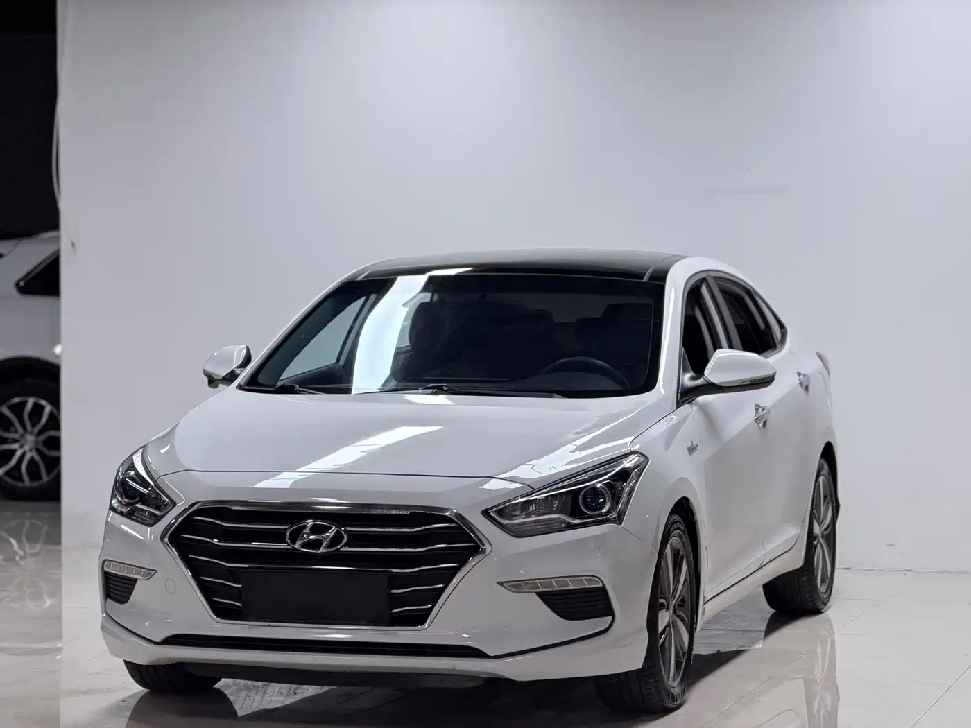 Фото 1 - Hyundai Mistra