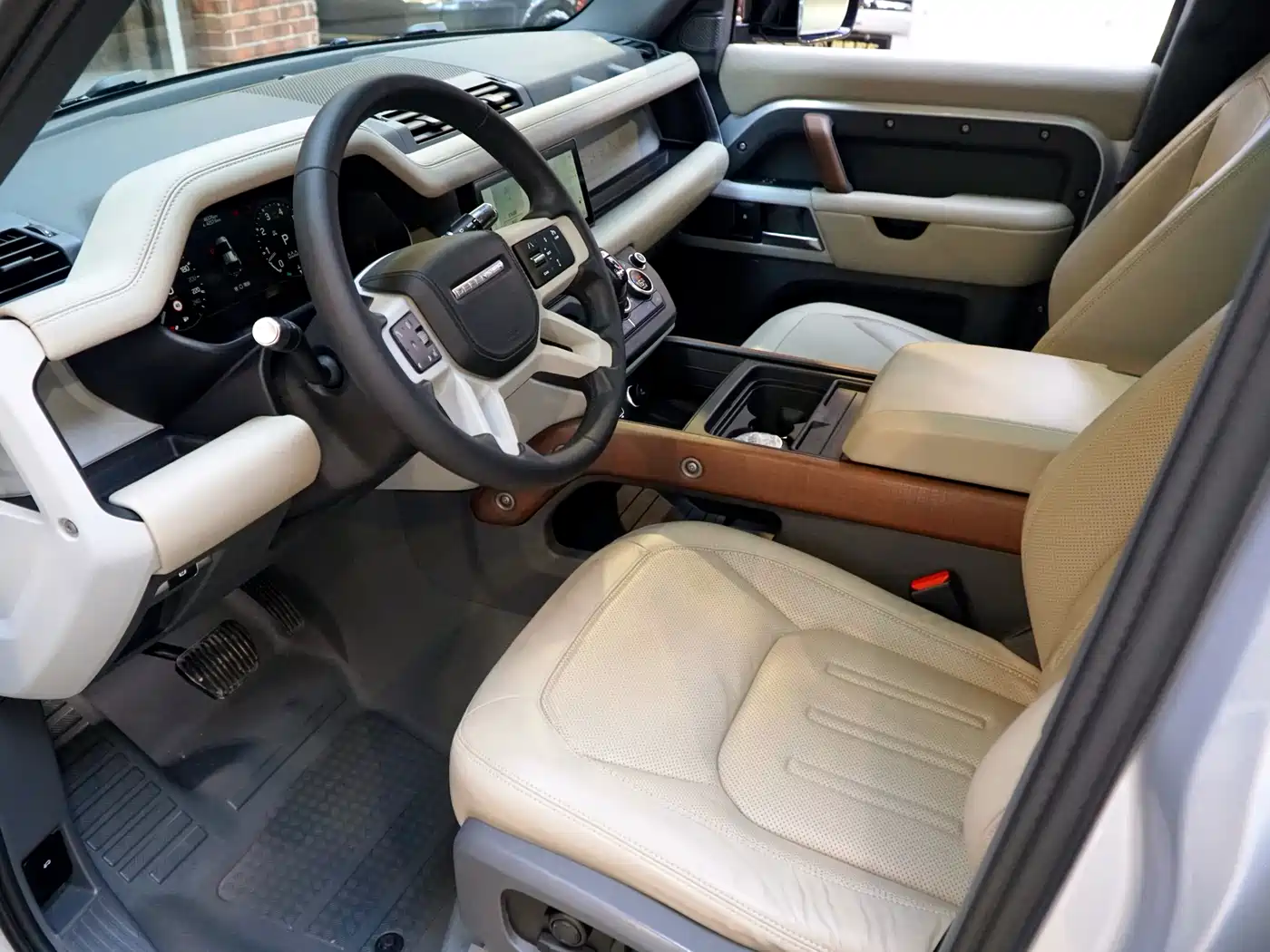 Land Rover Defender 2020 Model 110 P400 HSE фото 7