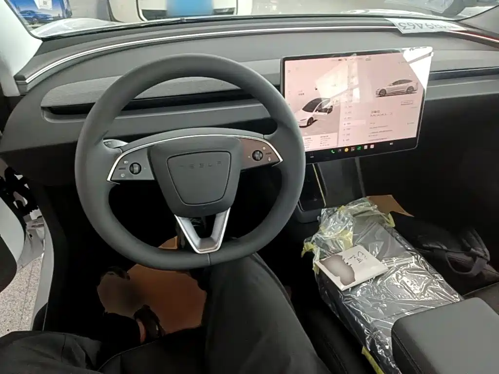 Фото 10 - Tesla Model 3