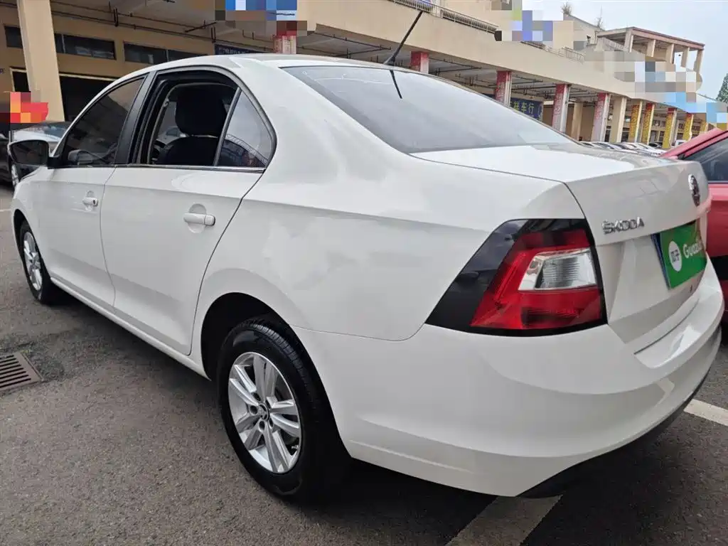 Škoda Rapid 2018 1.6L Manual Standard Edition фото 5