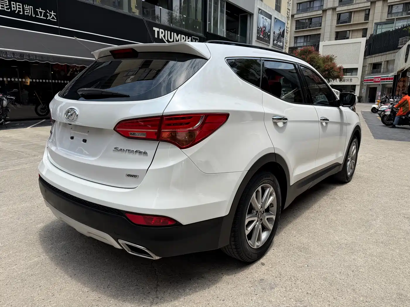 Hyundai Santa Fe 2013 Model 2.4L Automatic 4WD Smart фото 5