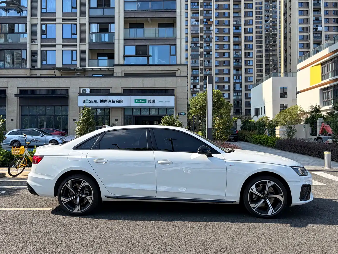 Фото 19 - Audi A4L