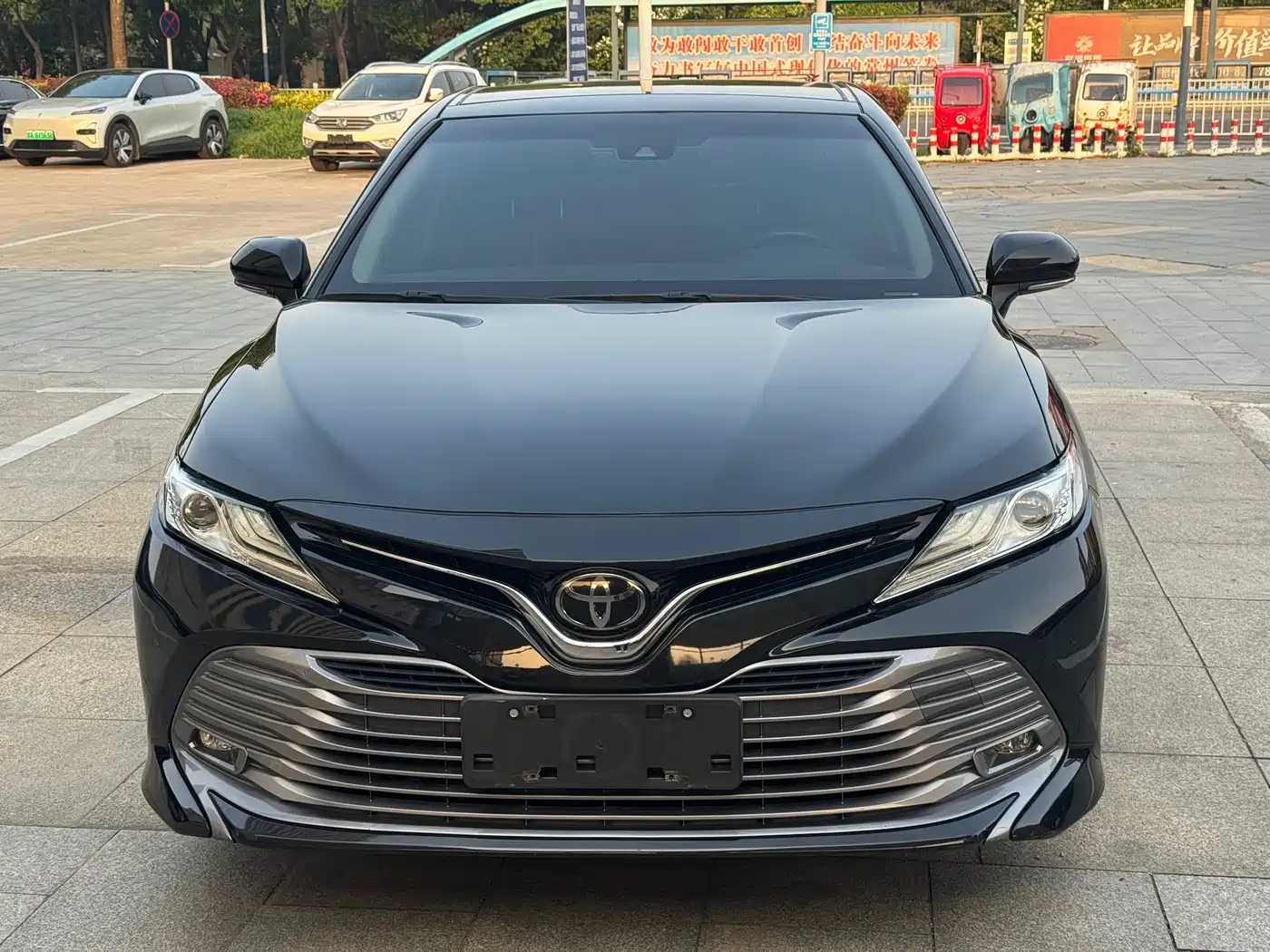 Toyota Camry 2018 2.5G Luxury Edition фото 2