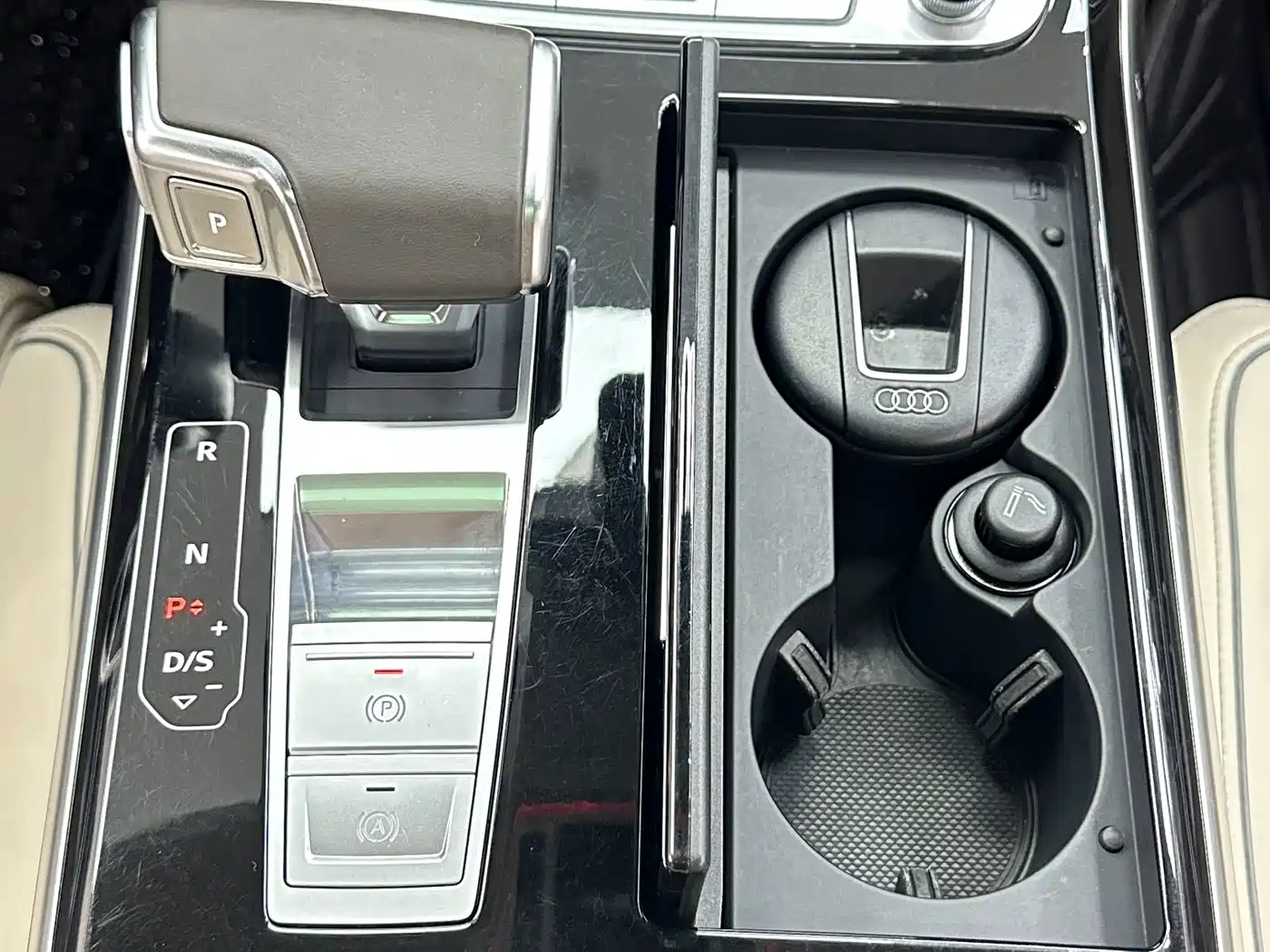 Фото 17 - Audi A8