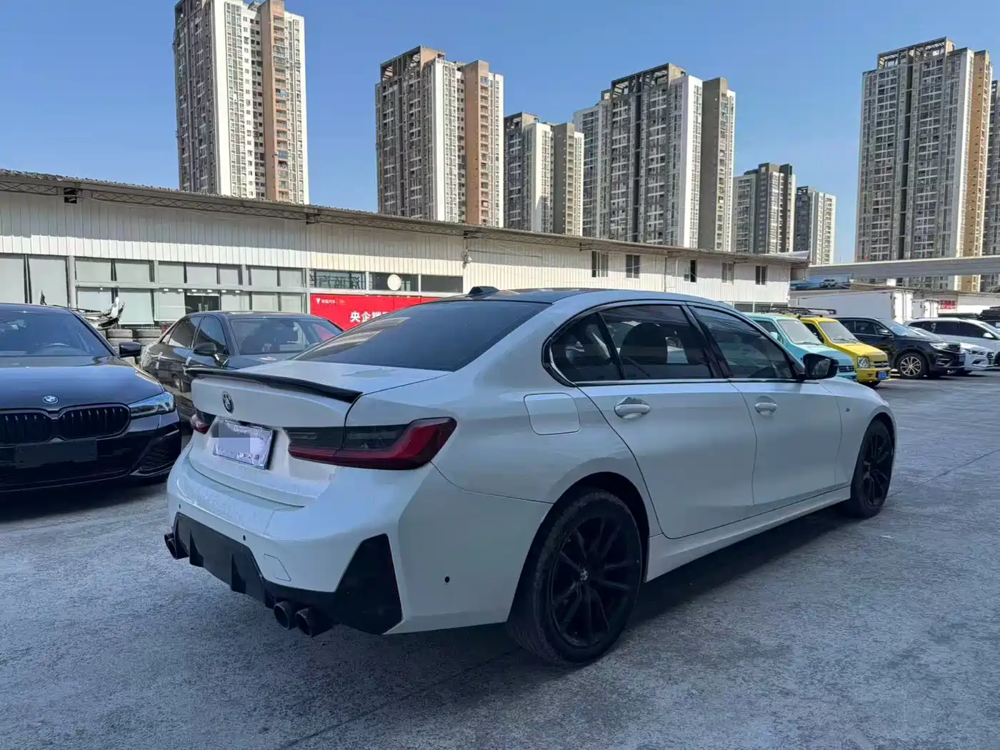 BMW 3 Series 2024 325Li M Sport Package фото 9