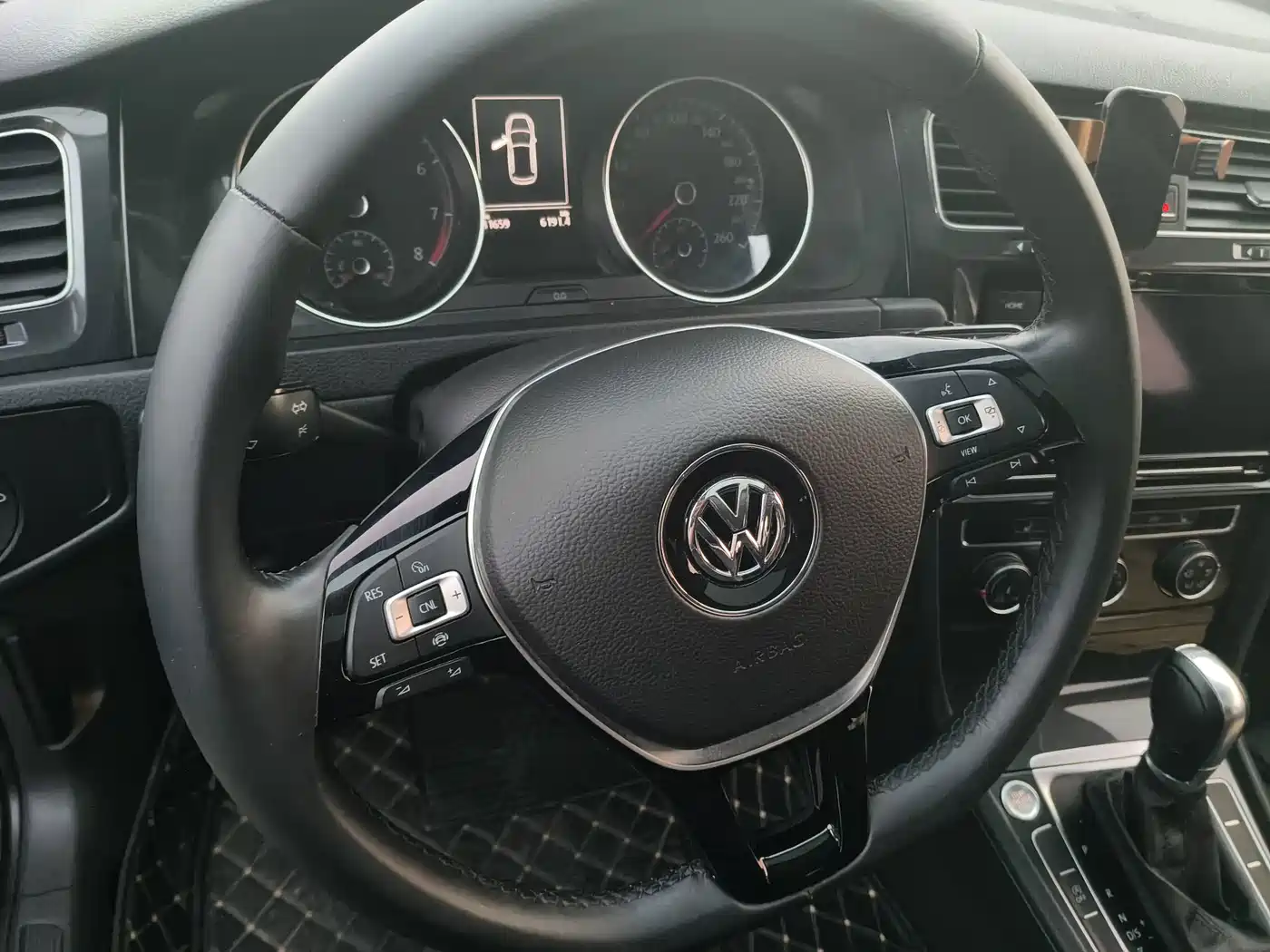 Фото 6 - Volkswagen Golf