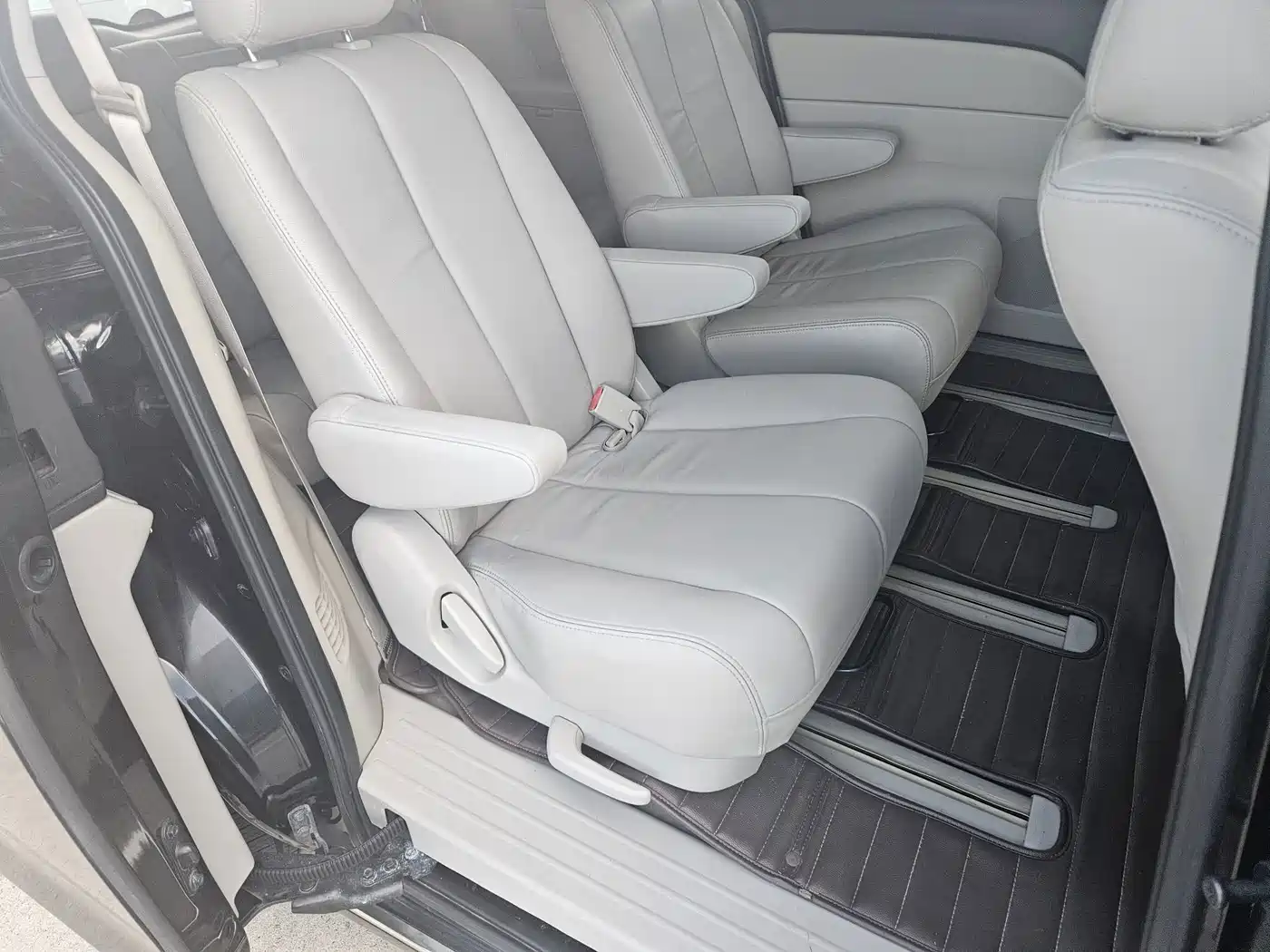Mazda 8 2015 2013 2.5L Supreme Edition
