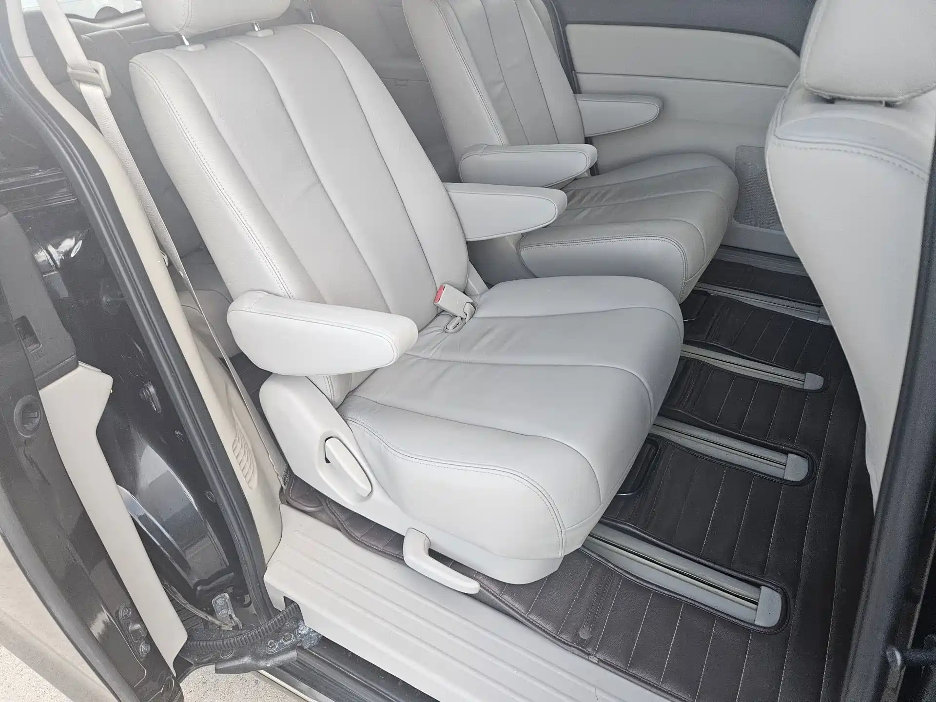Photo 20 - Mazda 8