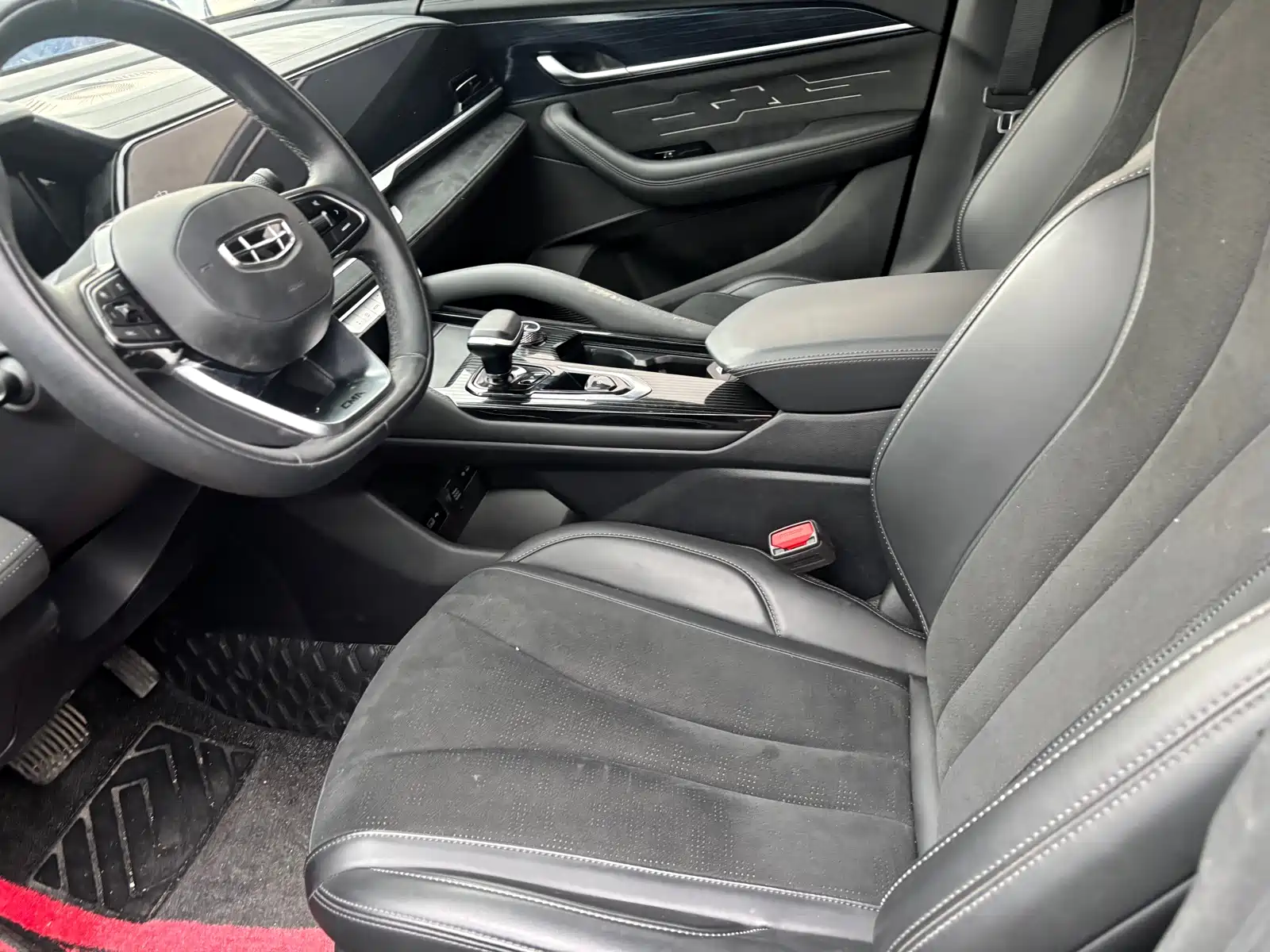 Фото 4 - Geely Monjaro