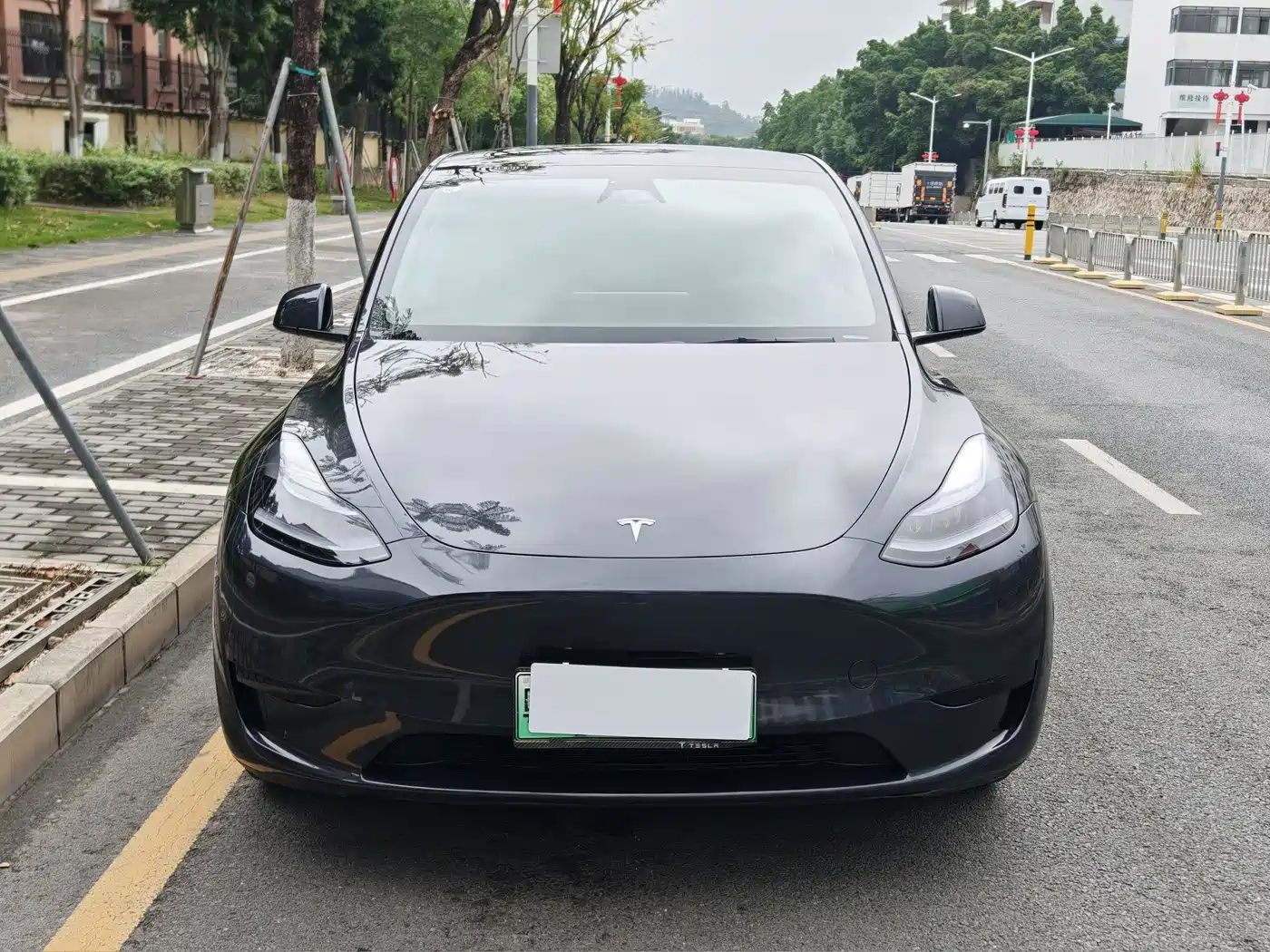 TESLA MODEL Y