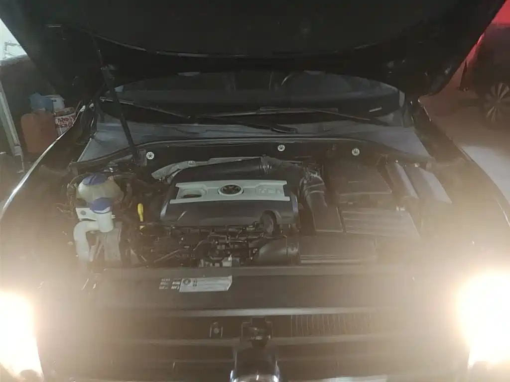 Volkswagen Passat 2015 1.8TSI DSG Honor Edition фото 19