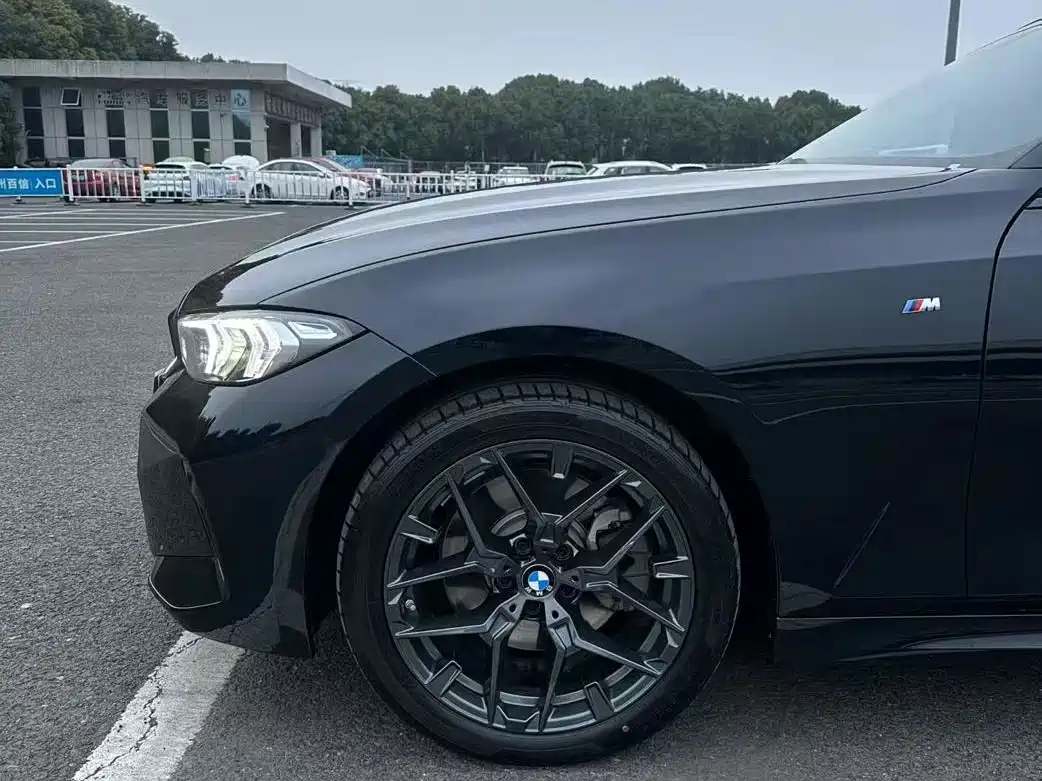 BMW 3 Series 2025 330Li M Sport Night Edition фото 3