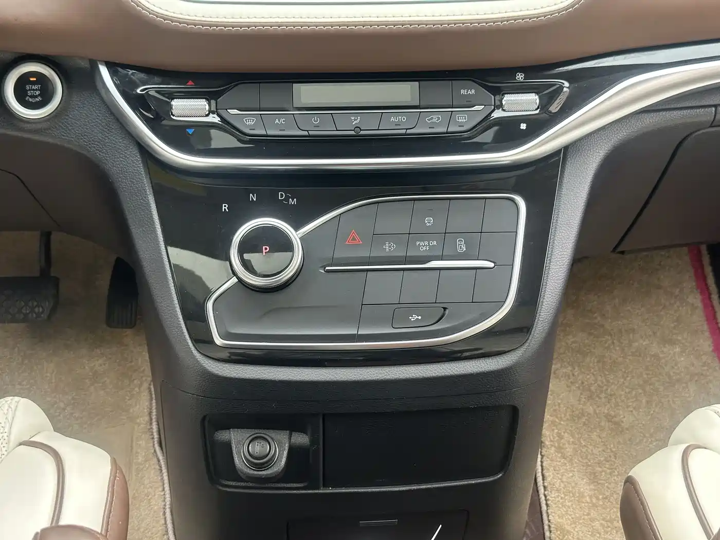 SAIC Maxus Maxus G20 2023 Facelift PLUS 2.0T Diesel Automatic Luxury Edition фото 13