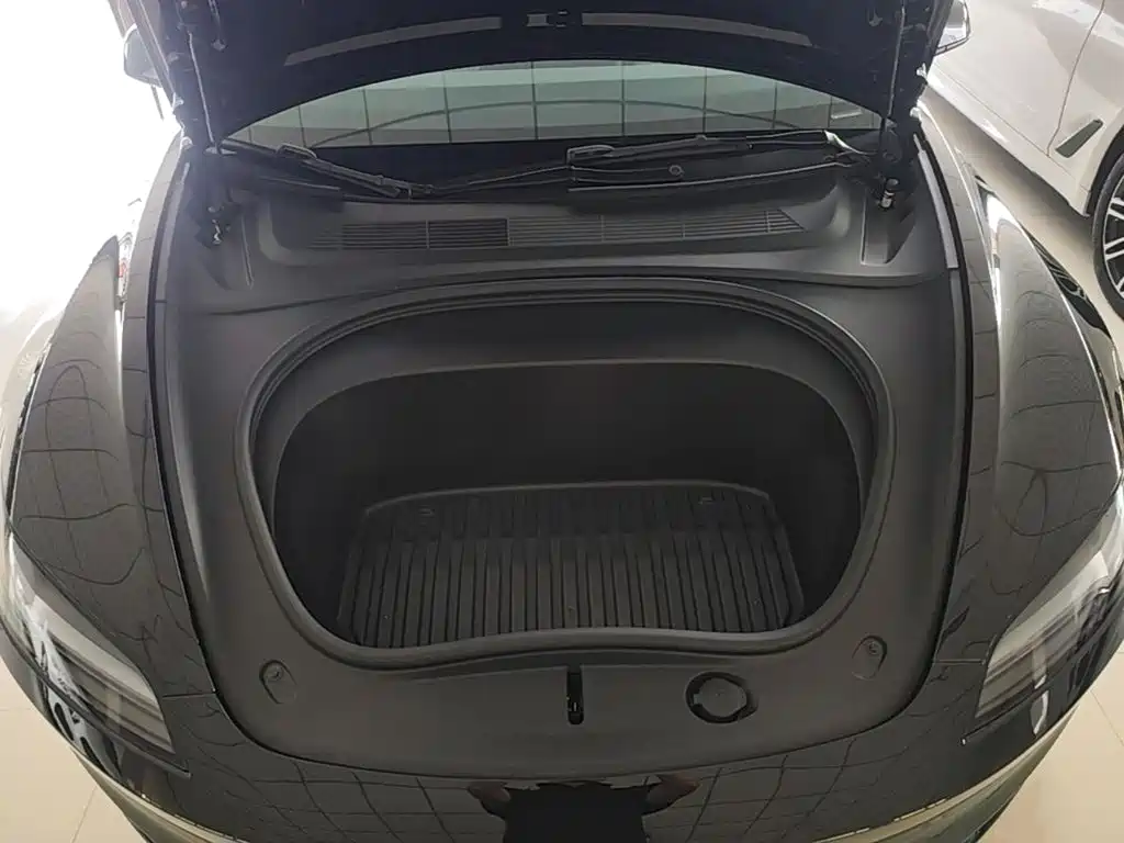 Фото 20 - Tesla Model 3