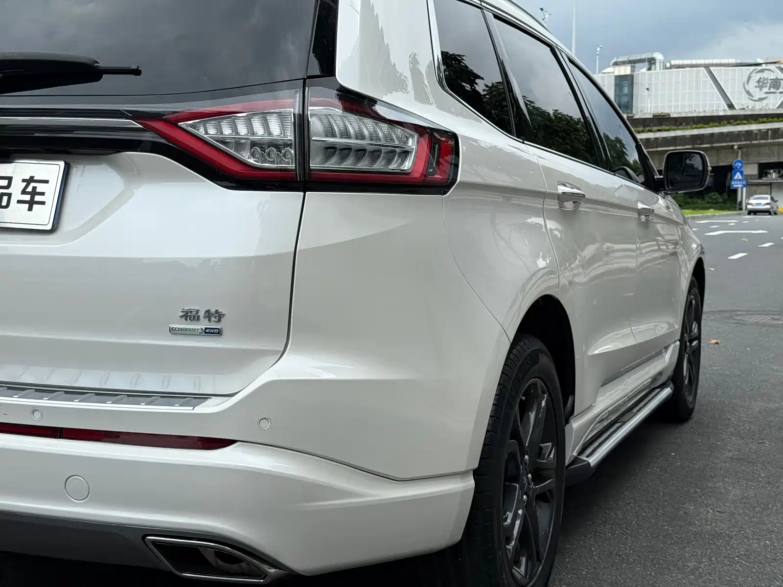 Фото 13 - Ford Edge