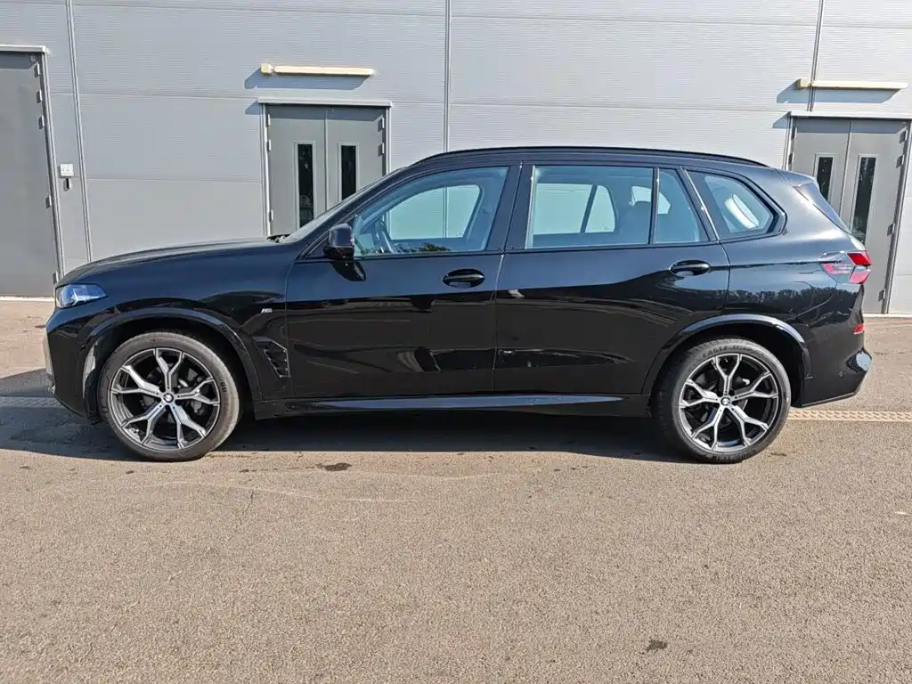 BMW X5 2026 2025 Model xDrive 30Li Exclusive M Sport Blackout Package