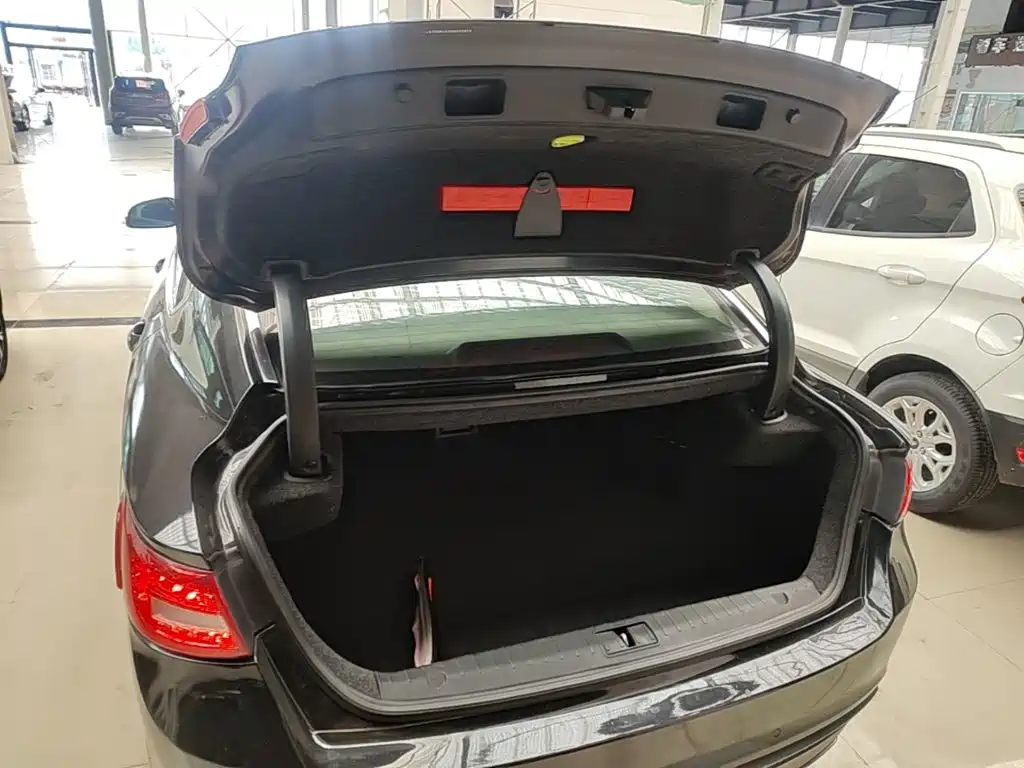 Photo 19 - Geely Borui