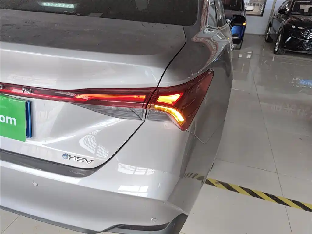 Toyota Avalon 2024 Hybrid 2.0L Luxury Edition фото 8