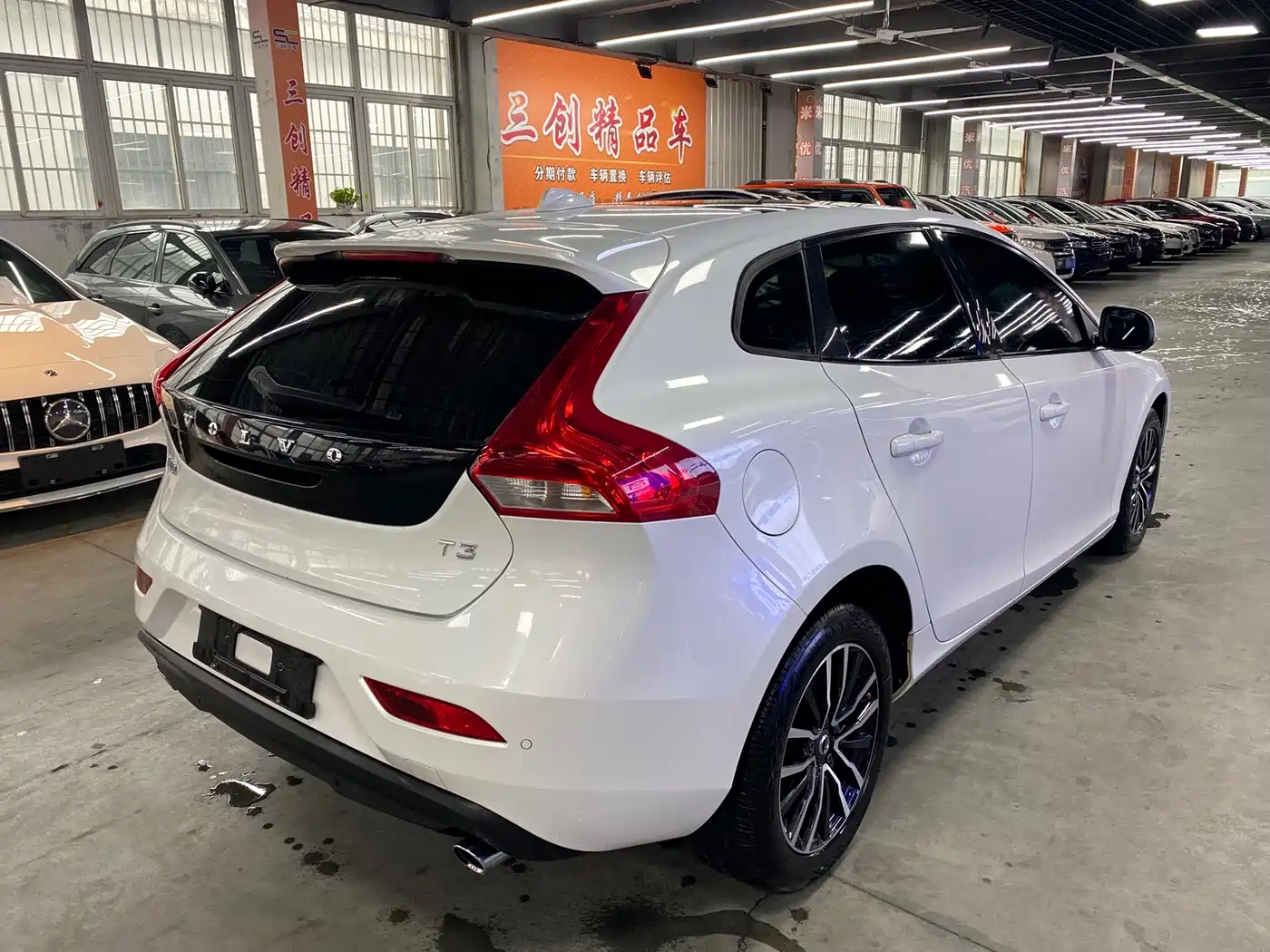 2019 Volvo V40
