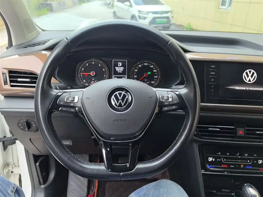 VOLKSWAGEN TUYUE