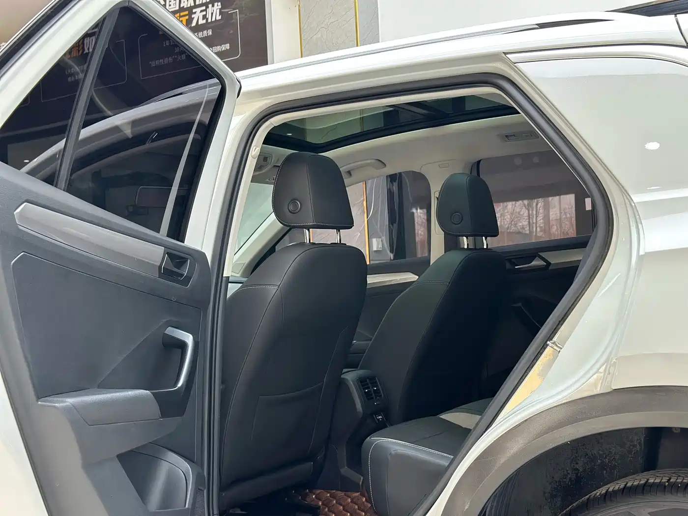 VOLKSWAGEN T ROC EXPLORING SONGS