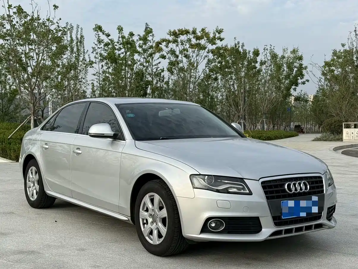 Audi A4L 2012 2.0 TFSI Auto Standard фото 3