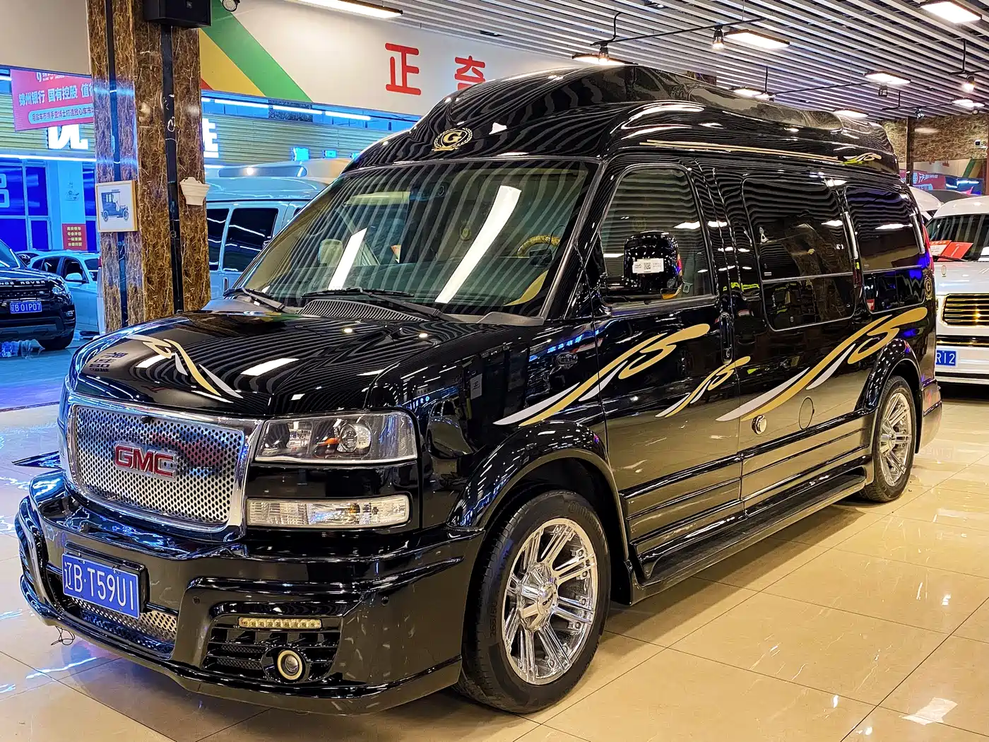 GMC Savana 2016 5.3L G550S 4WD Prestige Edition фото 3